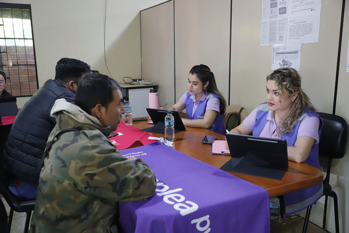 MTESS_PY's tweet photo. #EmpleoCircular | El Ministerio de Trabajo, con el apoyo del @magparaguay, continúa acercando información sobre el Programa de Migración Laboral entre Paraguay y España e identificando a personas interesadas en acceder a nuevas experiencias laborales, con énfasis en el sector rural.

En esta jornada, las actividades se desarrollaron en la sede del Centro de Desarrollo Agropecuario de Caaguazú, con la presencia del viceministro de Trabajo, @cesar_segovia, y del viceministro de Agricultura Familiar, Juan Molinas.

La iniciativa en enfoca en trabajadores del sector rural puedan ampliar sus conocimientos, incorporar nuevas técnicas y fortalecer sus experiencias laborales mediante una modalidad de empleo temporal, formal y con retorno garantizado al país.