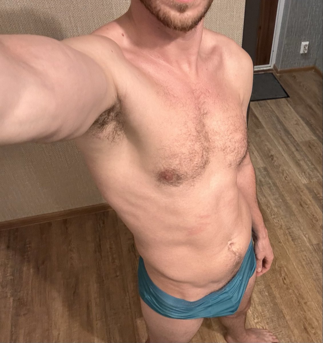 IgorIsAwful's tweet photo. Нарекаю пост 10ю просмотрами и одним лайком от мамы 
Считается что это #нюдсочетверг ? https://t.co/69khE38K7E