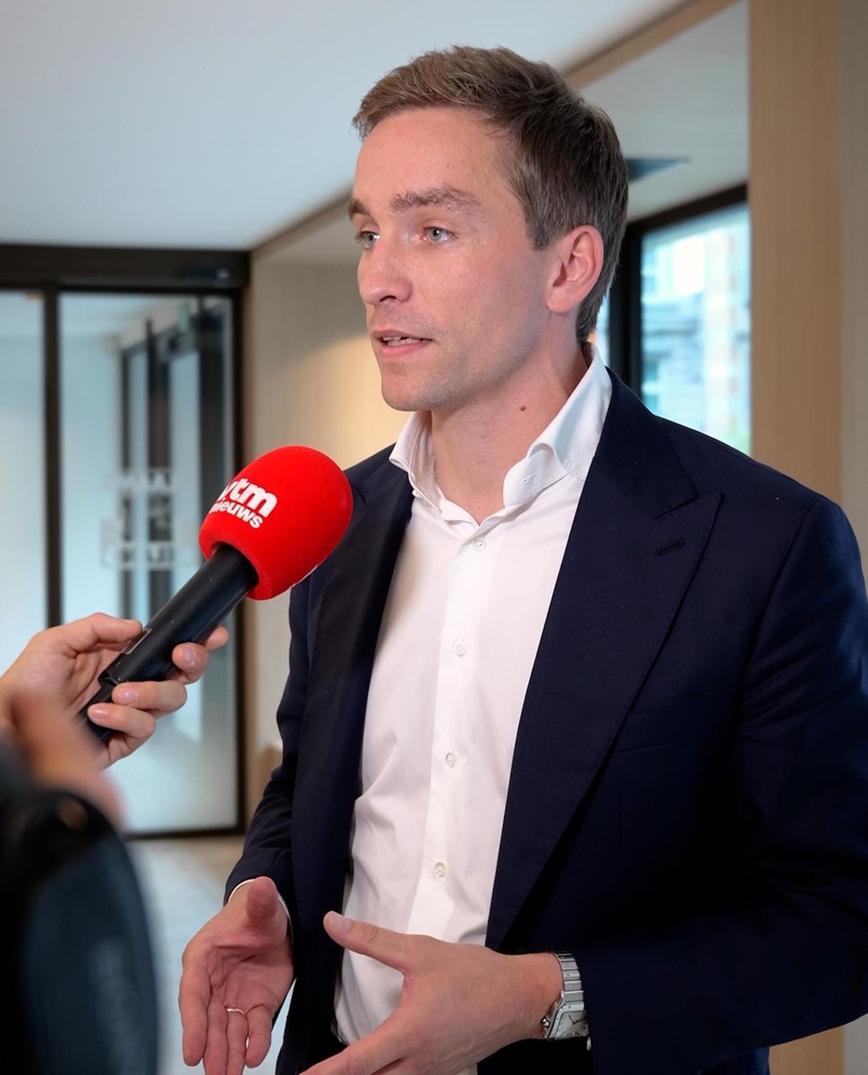 TomLamont_'s tweet photo. Klachten wegens toxisch leiderschap, een bestuur in lopende zaken en een uitzichtloze situatie voor het personeel.

Ik legde zonet voor VTM uit hoe ernstig de problematiek in Oostende effectief is.

Na tal van klachten schakelde de stad Ernst & Young in om een onafhankelijke audit te doen naar Toxisch leiderschap. 

Volgens verschillende bronnen zou een verdere samenwerking met Charlotte Verkeyn van N-VA onmogelijk geworden zijn. 

Voor mij is het dan ook simpel, als ik alles bekijk zie ik niet in hoe Charlotte Verkeyn schepen kan blijven. Het zou beter zijn voor de stad dat de schepen in kwestie de eer aan zichzelf houdt.

In het belang van het personeel én om te vermijden dat de stad in een politieke impasse terechtkomt.