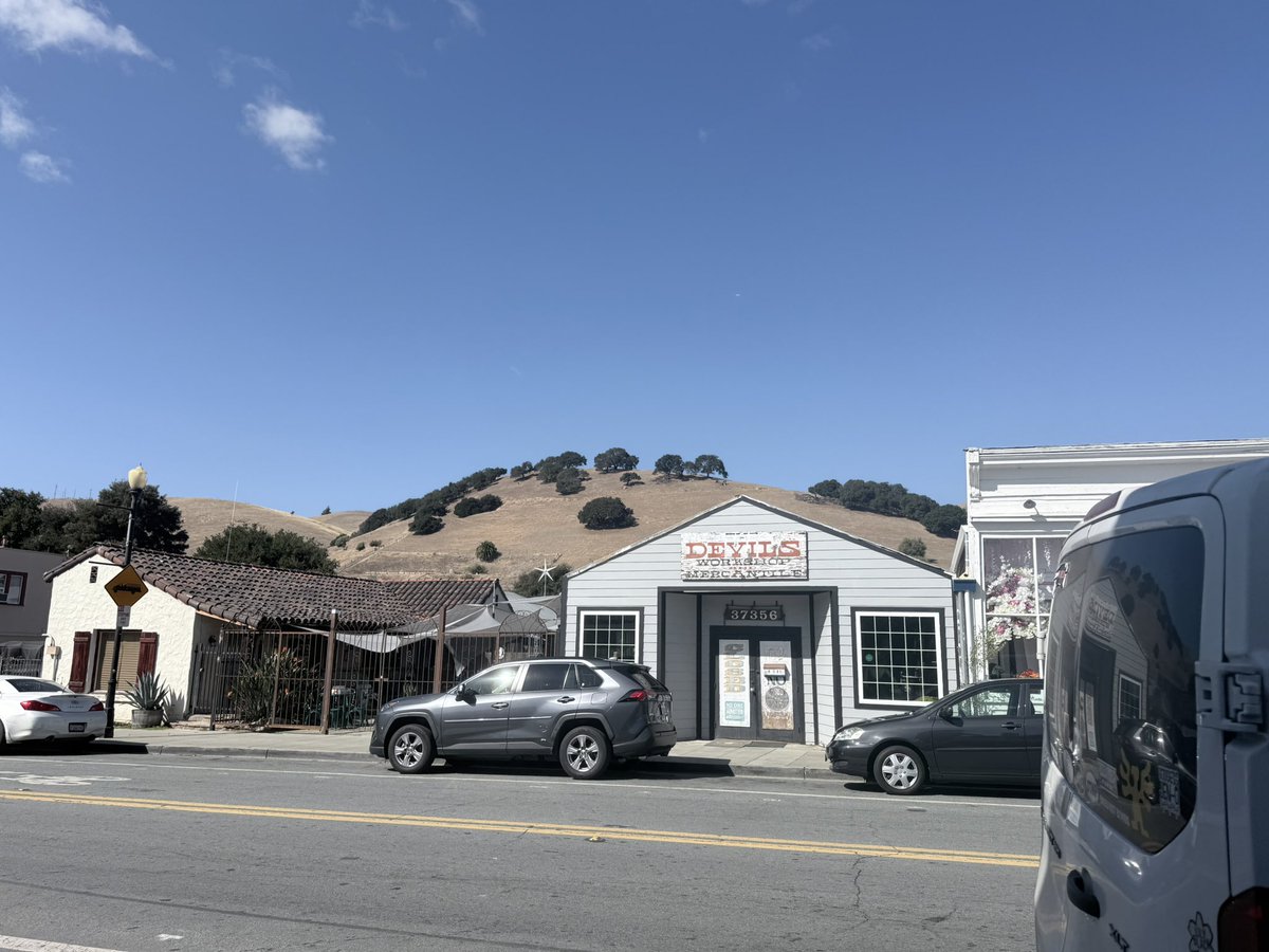Condimentgrrl's tweet photo. Spent a lovely Sunday at the Niles Essanay Silent Film museum. The old downtown is the perfect setting for this glimpse into the past. Highly recommended. @sbliss89 would love It. 

 https://t.co/7WHke1mPDl https://t.co/KVQMrm20bl