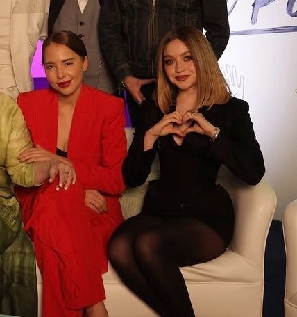 karolstanboy's tweet photo. Karol Sevilla y Majo Aguilar han comenzado a seguirse en Instagram tras su colaboración musical “Hoy va por ti” para la campaña de “Héroes por la vida” la cual busca hacer conciencia de la importancia de la donación de órganos. 💚🎶 https://t.co/lhFV0bIzOd