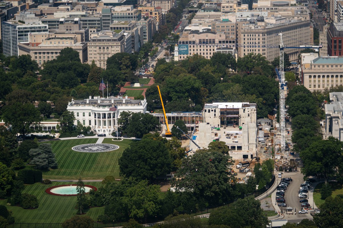 mada7ina's tweet photo. Construction of the White House Ballroom is moving quickly. 📷 The @EpochTimes https://t.co/cGU9V5rfY2