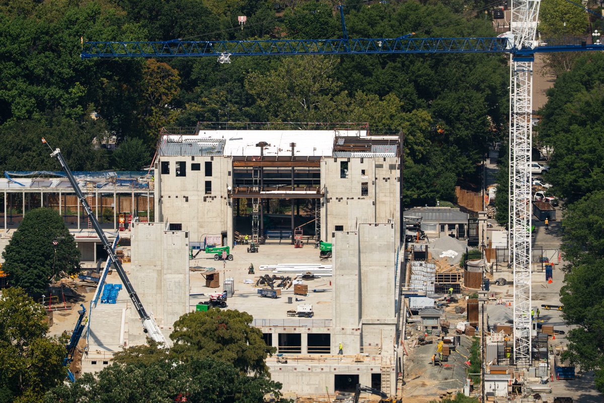 mada7ina's tweet photo. Construction of the White House Ballroom is moving quickly. 📷 The @EpochTimes https://t.co/cGU9V5rfY2