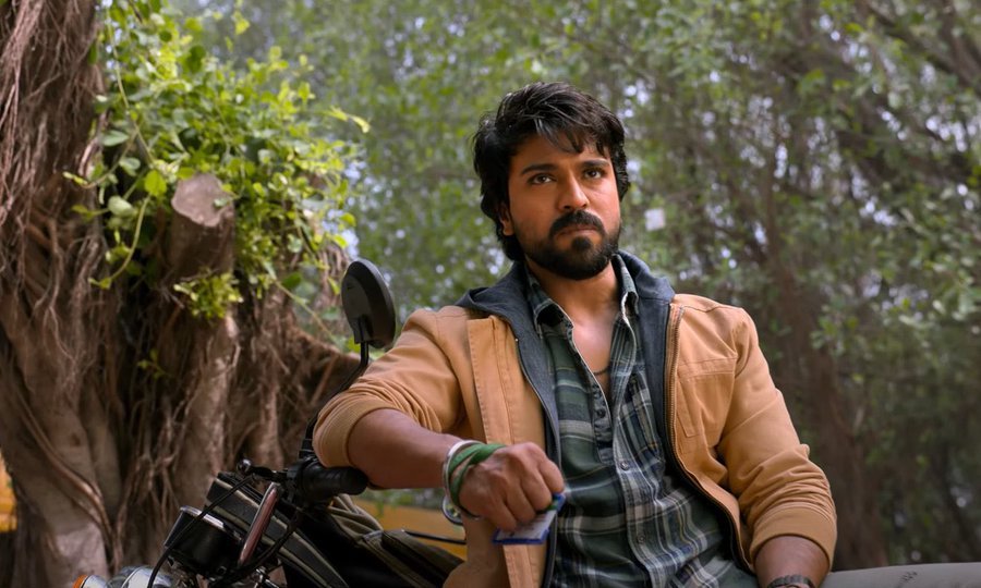 alwayskumar22's tweet photo. #Rachha firsf 40 cr to sampath
#Nayak first 40 crs to vinayak
#Yavadu first 40cr to paidi
#Bruce lee first 40 cr with disaster talk to srinu
#Gav first 40 cr to krishna vamsi
He has given highest collections at that time
Ma avg movie ye 40 crs share untadi https://t.co/sTee6cgCl2