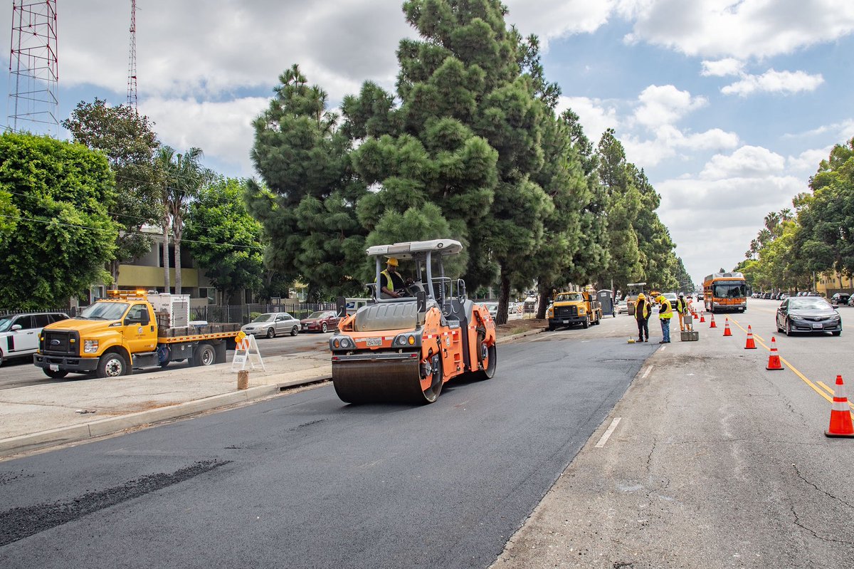 BSSLosAngeles's tweet photo. StreetsLA Crew 154 tackled a Large Asphalt Repair on MLK Blvd in CD 10! LARs fix major pavement wear to smooth the road and extend street life—giving experienced crew members a great chance to train our newest recruits. 
@LACityDPW @CW_HeatherHutt https://t.co/7BBasmhac6
