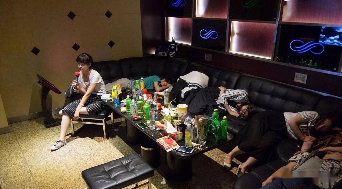 g6977MMnKYYatjn's tweet photo. Sing your heart out at tonight’s KTV night! No bad voices, just pure fun and great vibes. Who’s bringing the snacks https://t.co/zE0oj3iwOE