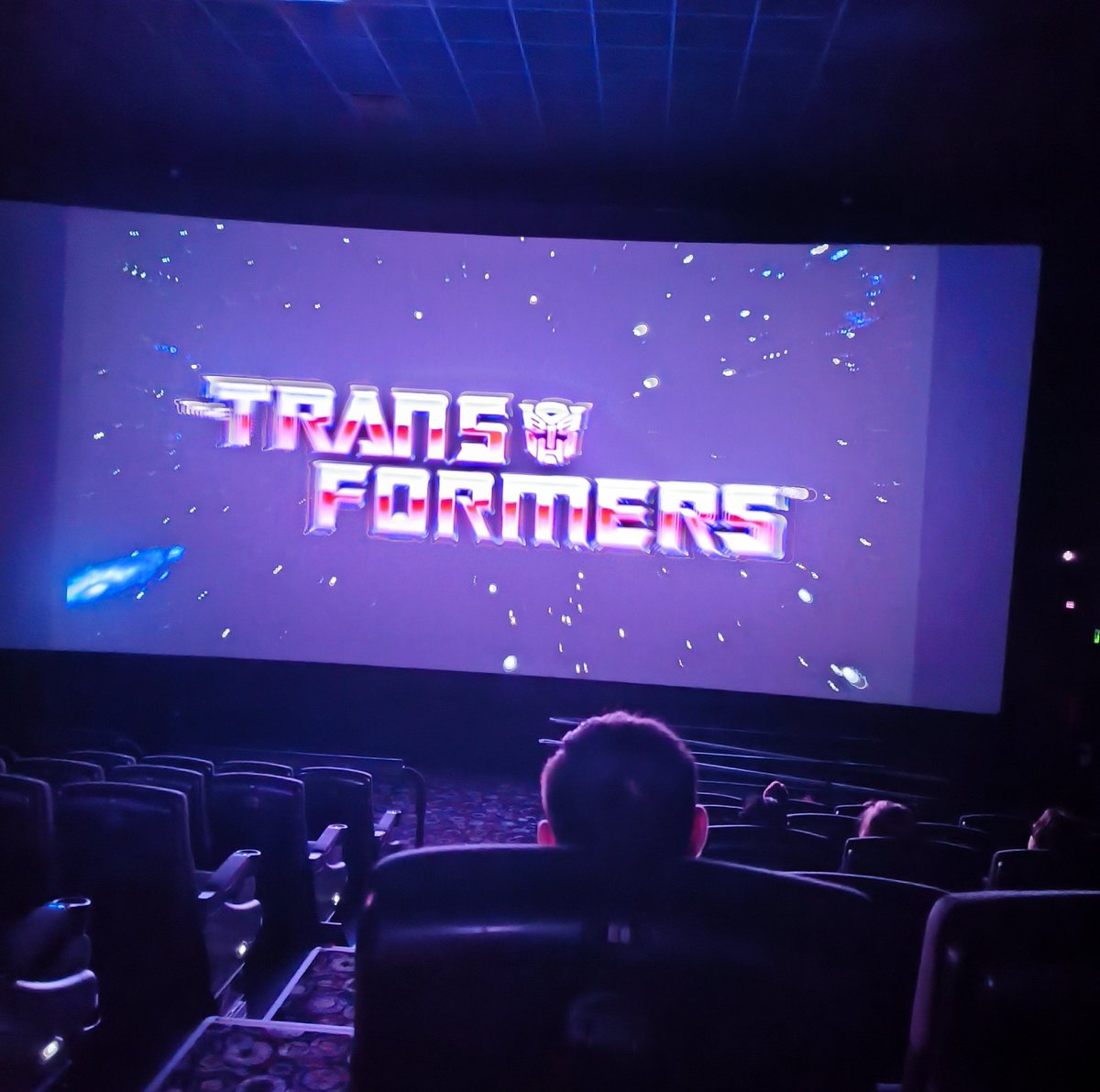 moonnelz_'s tweet photo. this was such a magical experience i LOVE TRANSFORMERS SOOO MUCH https://t.co/s18zlApxYJ