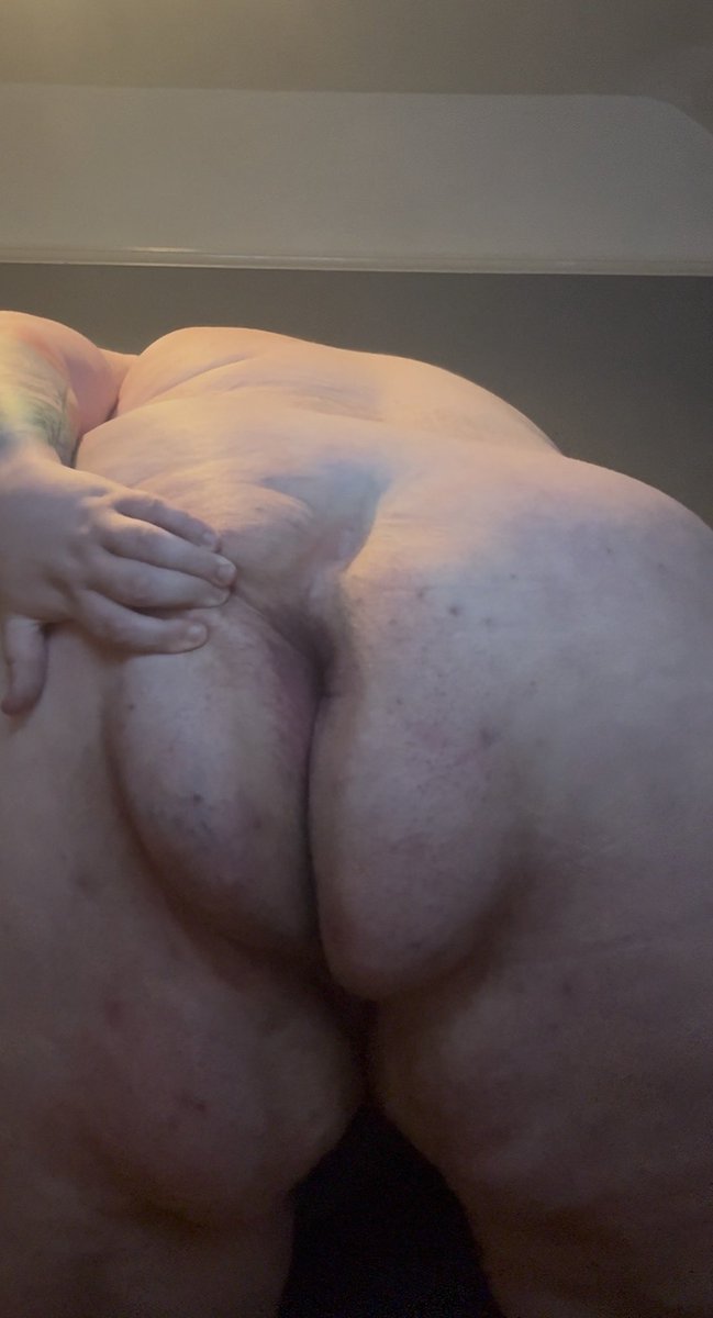 TheChubbySubby's tweet photo. Who wants to eat some cake? 🎂 #chubby #chub4chaser #chub4chub #chaserbait #gaychub #chubbybear #superchub #chubbygays #chubforchaser #chubby4chaser #gaybear #gaychubby #chub4fun #bigboys #bigass https://t.co/dJcrdESVL9