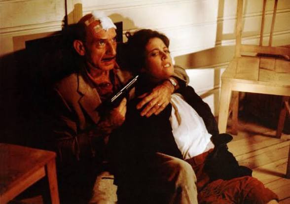 todo_cine's tweet photo. KINGSLEY Y JARA. Conocí a Ben Kingsley en el rodaje de La muerte y la doncella. En París, en los estudios de Bolougne, con el apoyo de Ariel Dorfman -guionista y productor- pude conversar con él. Me trató pésimo. No quería hablar. Quizás porque yo iba por el diario El Mercurio. https://t.co/pI7OGRaUUe