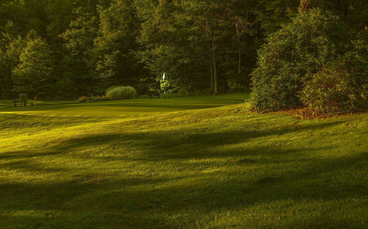 EyllCan67354785's tweet photo. For finish, the swing felt natural and coordinated at the cliffside tee on a bright day. I was there after calls with a teacher, and we were cheerful. I felt contented. #GolfOutdoors #PracticeSession https://t.co/HgH1SA1316