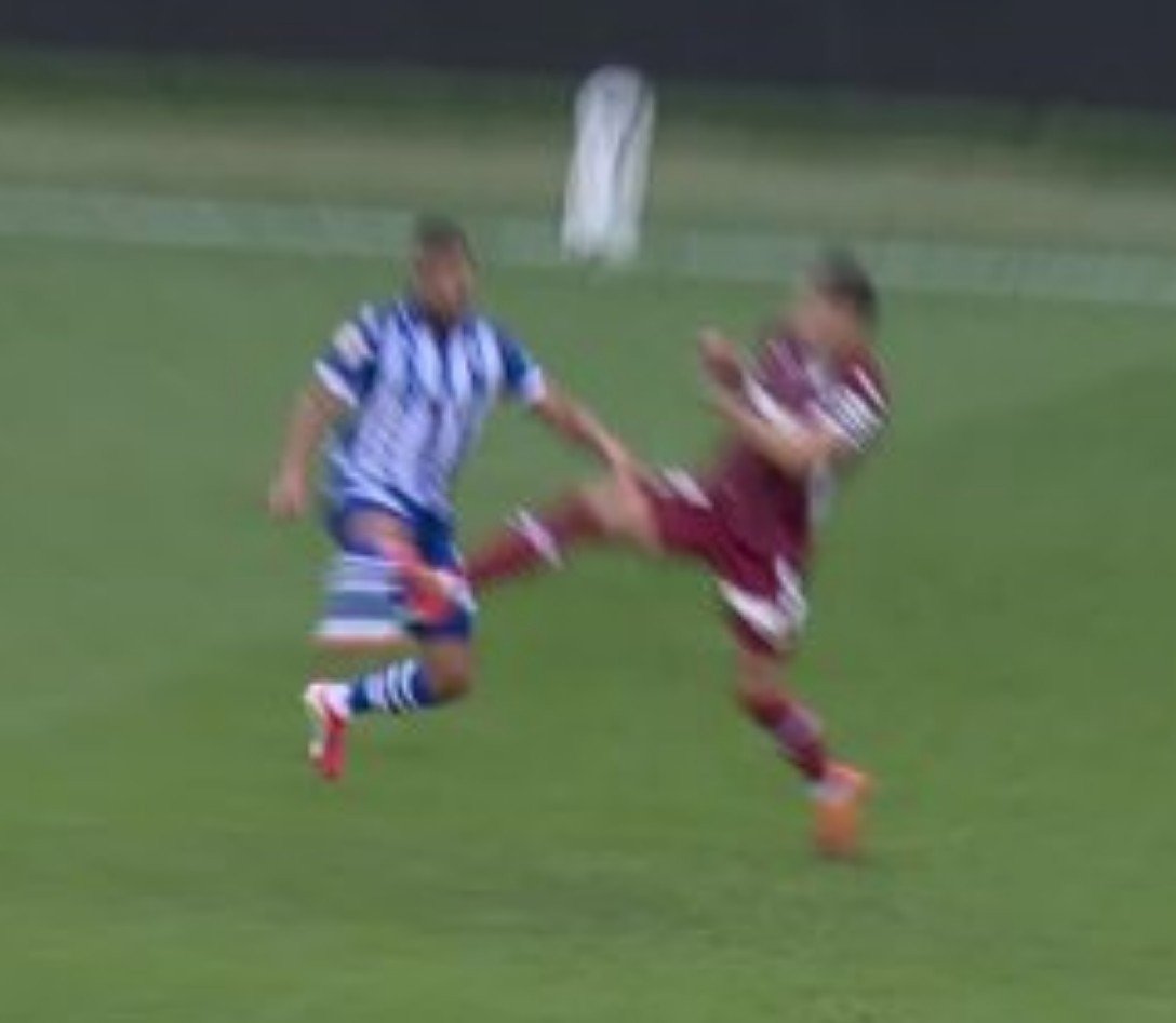EfryVCF's tweet photo. Misma acción, disparidad de criterios.

NO ES FÚTBOL. ES LALIGA. https://t.co/QqCuaDH8Wf