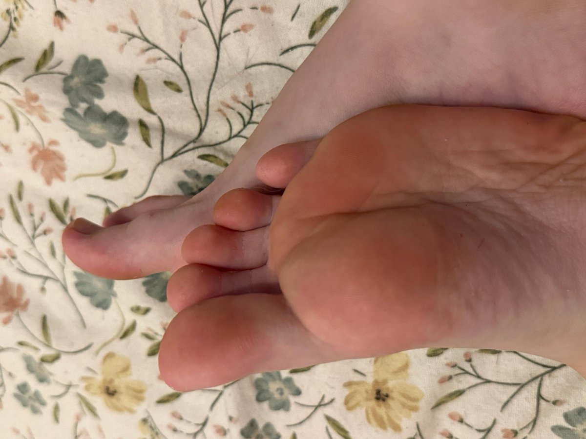 Linafresko's tweet photo. Feet and soles repost :3 https://t.co/QYucz3do4m