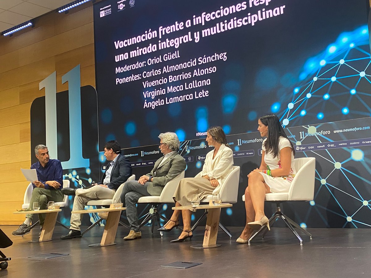 DrAngelaLamarca's tweet photo. Muchísimas gracias a #Neumoforo por la invitación a participar en esta sesión multidisciplinar

Un placer aportar la visión del #OncologoMedico en la vacunación representando a @Hospital_FJD https://t.co/G2PQoxDljp