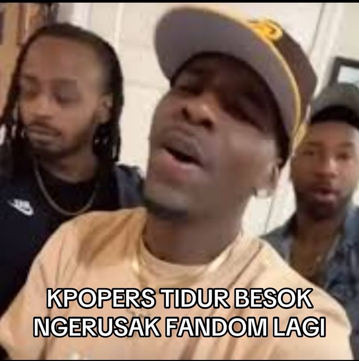 nexaluunee's tweet photo. udah mendarah daging keknya budaya ngerusaknya wkwk, hampir semua culture fandom dirusak ama kpopers. vtubers, gaming (terutama lads ama genshn), fanmerch, skrng perkara commision juga dirusak wkwk. https://t.co/yjy3AWHs4H