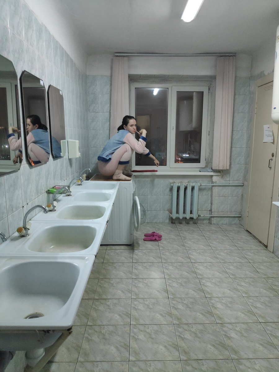 vilkabyy's tweet photo. Russian uni student life https://t.co/GjcjsGhd7v