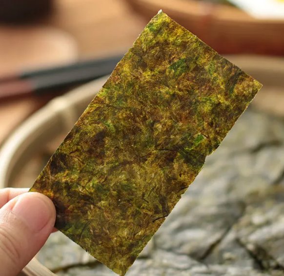 sugad595361's tweet photo. Got these super crispy seaweed snacks from the new supermarket stall – sharing with my besties right now! Life’s small sweet u0026 savory moments hit different when you share ‘em https://t.co/RhJ8AHBwWg