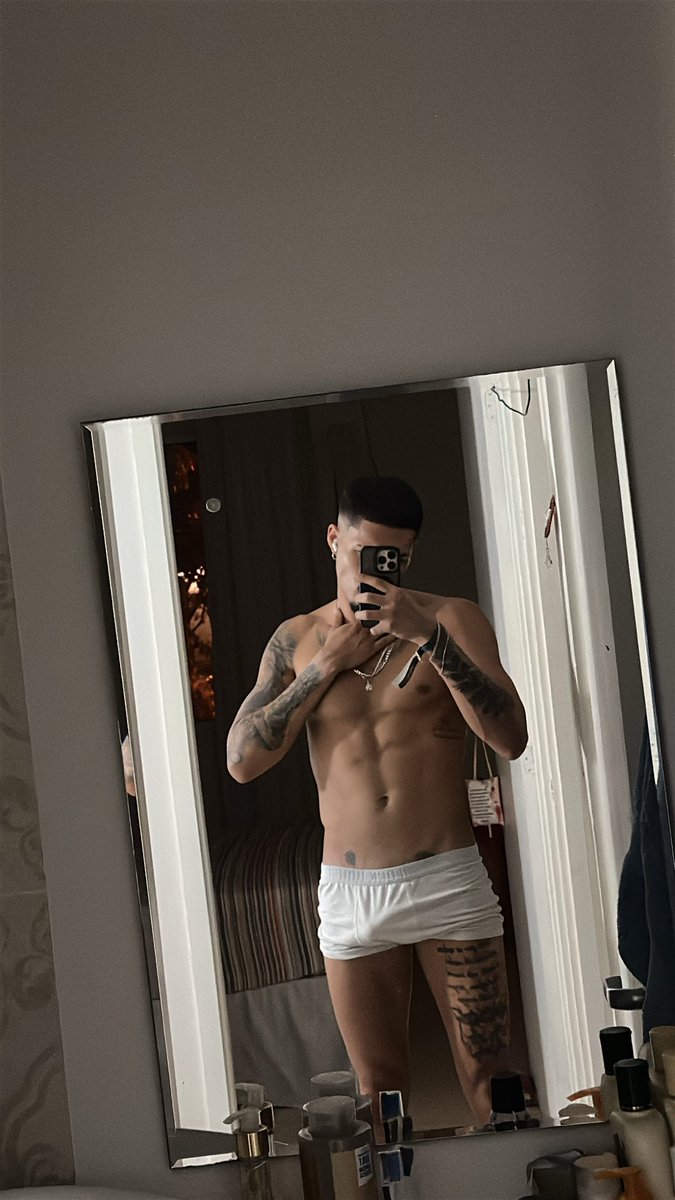 Gaab_brio's tweet photo. Quem gosta de branco 🤭? https://t.co/a7oTaPRiic