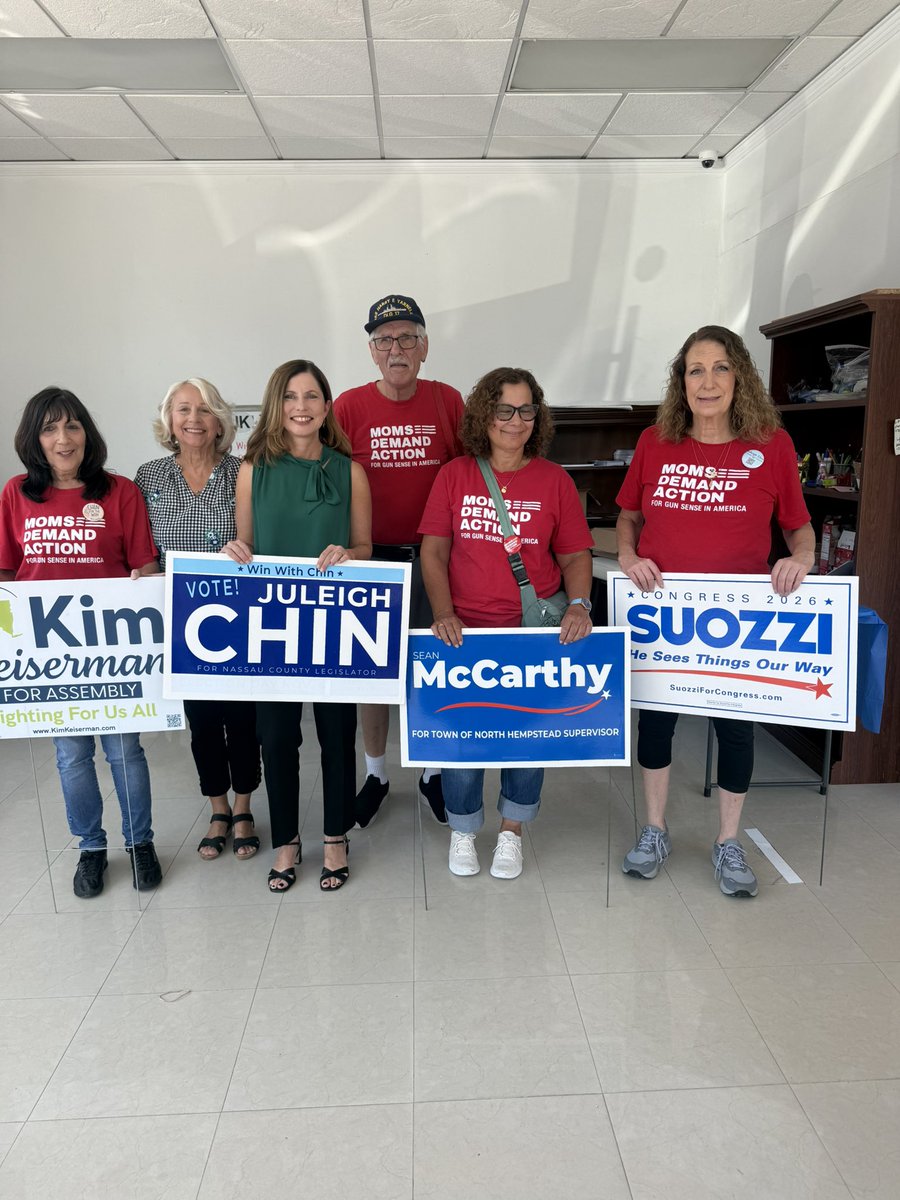 kimkeiserman's tweet photo. Grateful to the Moms Demand Action volunteers who knocked doors and made calls for us.

Proud to be a Gun Sense Candidate and one of just 10 statewide endorsed by Everytown Action Fund.

Thank you for fighting with us for safer communities. https://t.co/mpgP8omyNW
