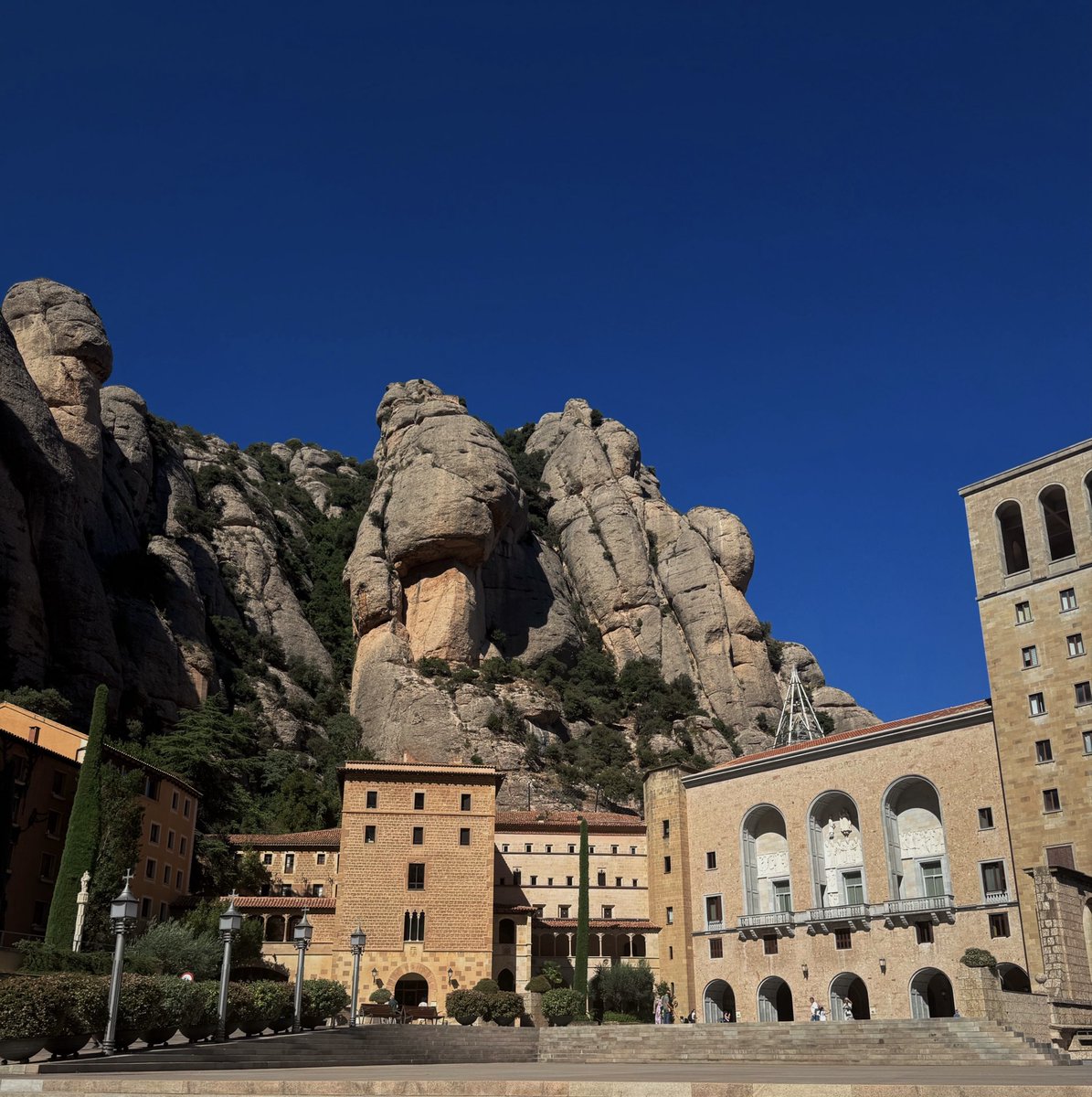 yzeeed_'s tweet photo. Monestir de Montserrat https://t.co/Ij1UoJa0Da