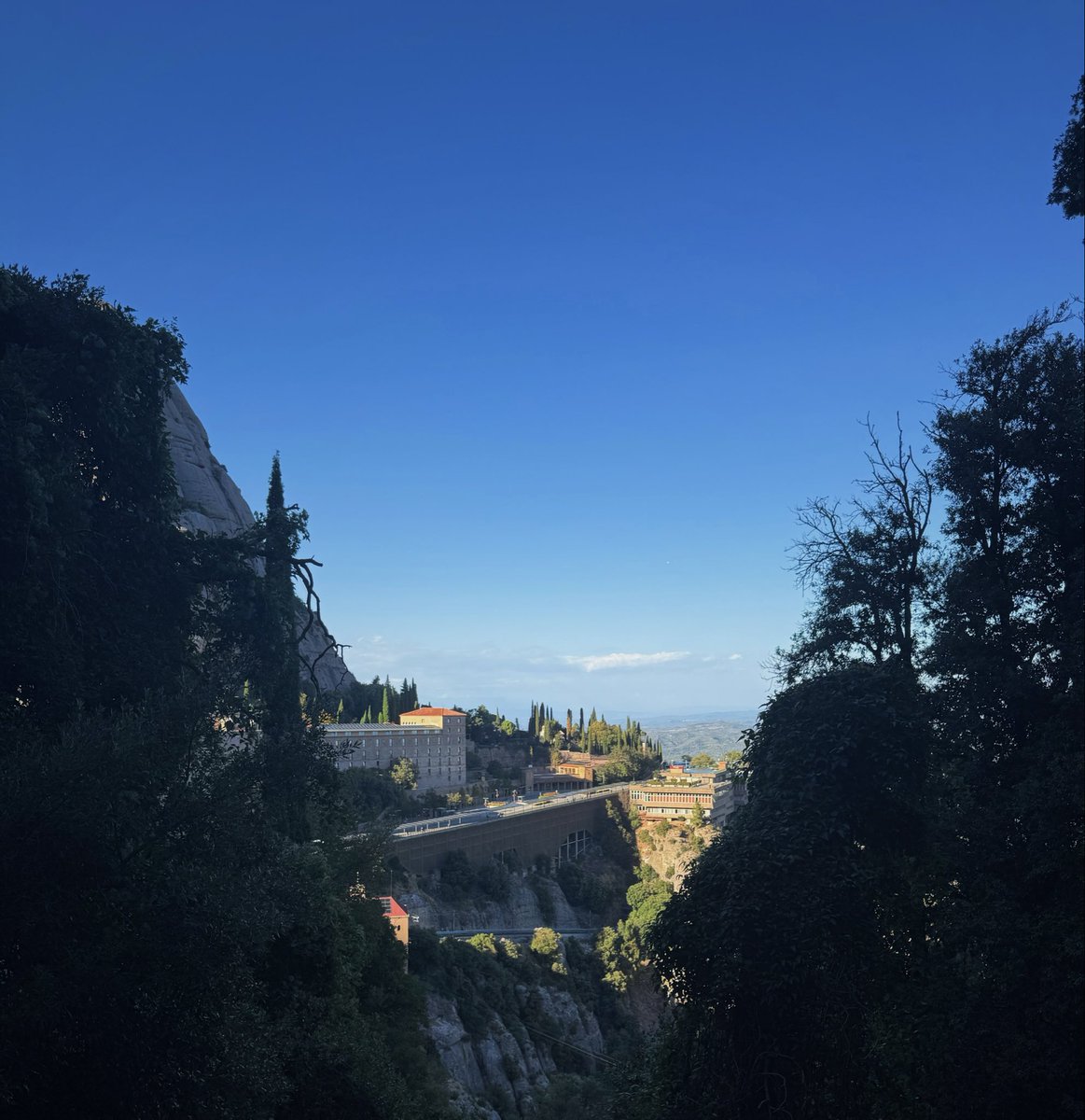 yzeeed_'s tweet photo. Monestir de Montserrat https://t.co/Ij1UoJa0Da