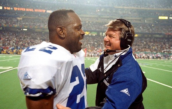 DarrinDonnelly's tweet photo. “The only thing worse than a coach or CEO who doesn’t care about his people is one who pretends to care. People can spot a phony every time.” – Jimmy Johnson #leadership 
📚https://t.co/txZXu6b3IL https://t.co/SAO16yBX9O