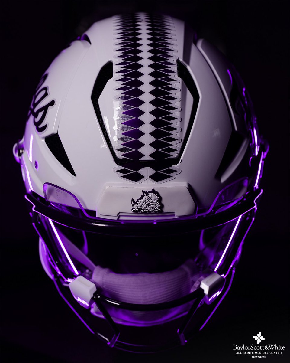 fashion_nfl's tweet photo. Come for script Frogs.  Stay for the fantastic helmet stripe and bumper. https://t.co/zRzAKwF4IS