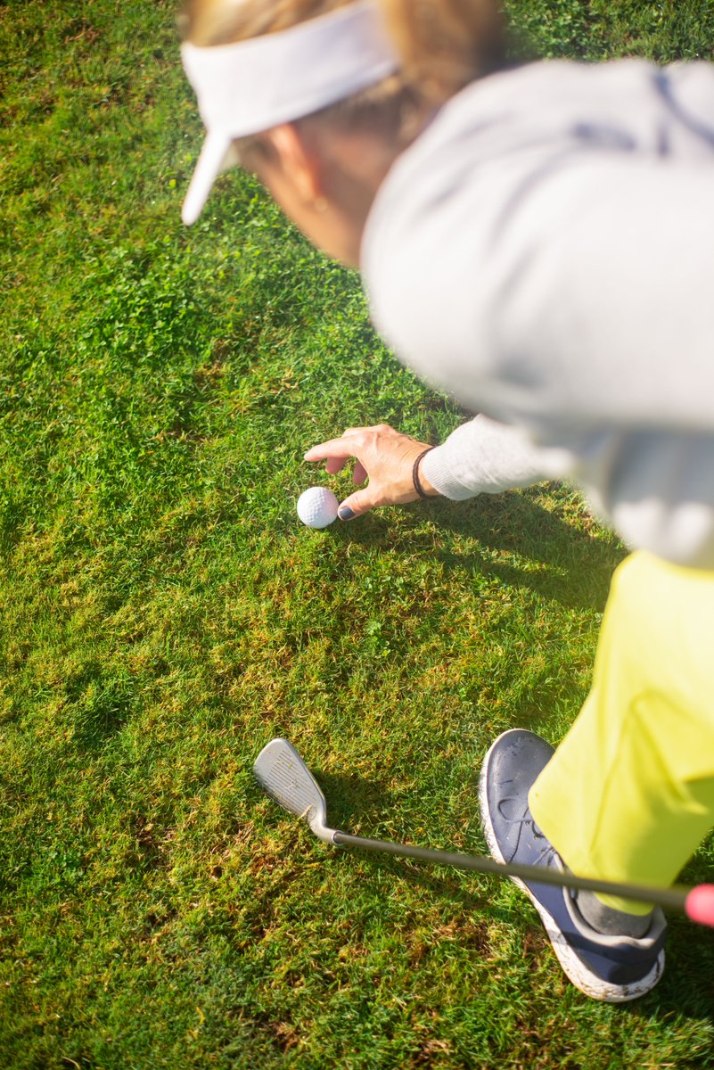 hsteven116's tweet photo. After a photoshoot, I was at the meadow tee on a warm day. For rotation, the swing felt calm and efficient. I was with a manager, and we were positive. I felt lighter. #GolfSwing #PlayingPartners https://t.co/L6w4JRnZNm