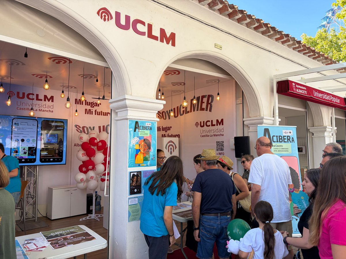 proyectoacibera's tweet photo. GRACIAS a todas las personas que nos acompañásteis en el Stand de @uclm_es en la #FeriadeAlbacete 

Porque en la Feria también hay lugar para entablar un debate constructivo y sensibilizar sobre #ciberodio ✨ A veces, una pequeña conversación puede ser el inicio de un gran cambio https://t.co/H4rX9u4F01