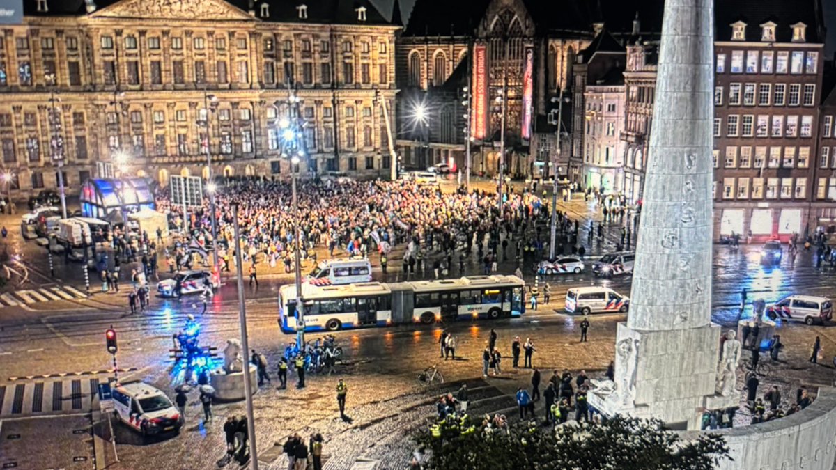 Pro-Israël demonstratie en ingesloten tegendemonstranten