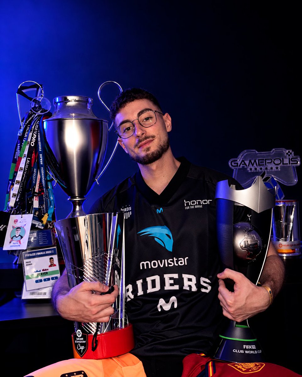 AndoniiPM's tweet photo. Hoy termina una etapa que cambió mi vida. Me retiro como jugador profesional de FIFA. Gracias por todo💙 https://t.co/A7sVbQAhVl