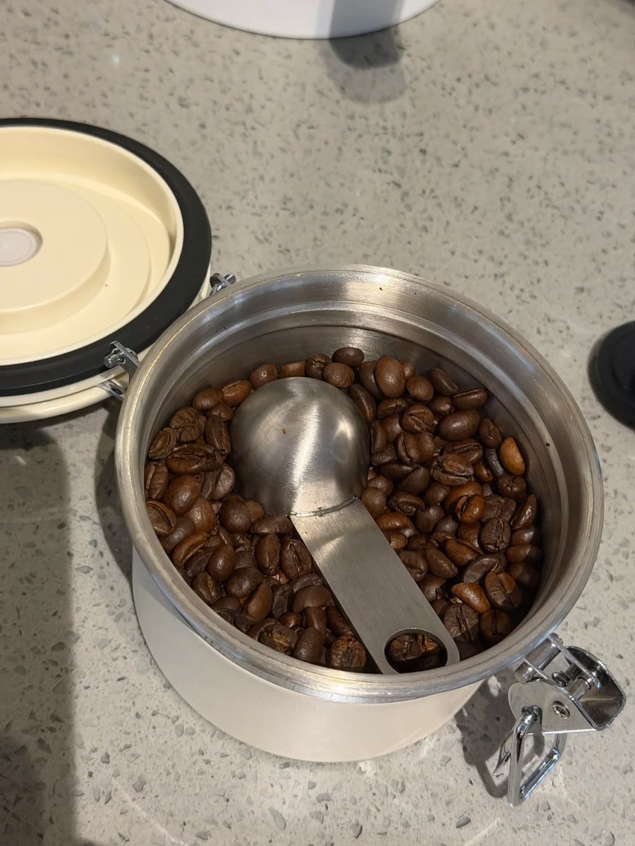 AliceFoster37_'s tweet photo. The aroma of coffee slowly rising from the dripper.
No need to rush. Just take a moment to wake up and reset. https://t.co/xFr0sc2GCD