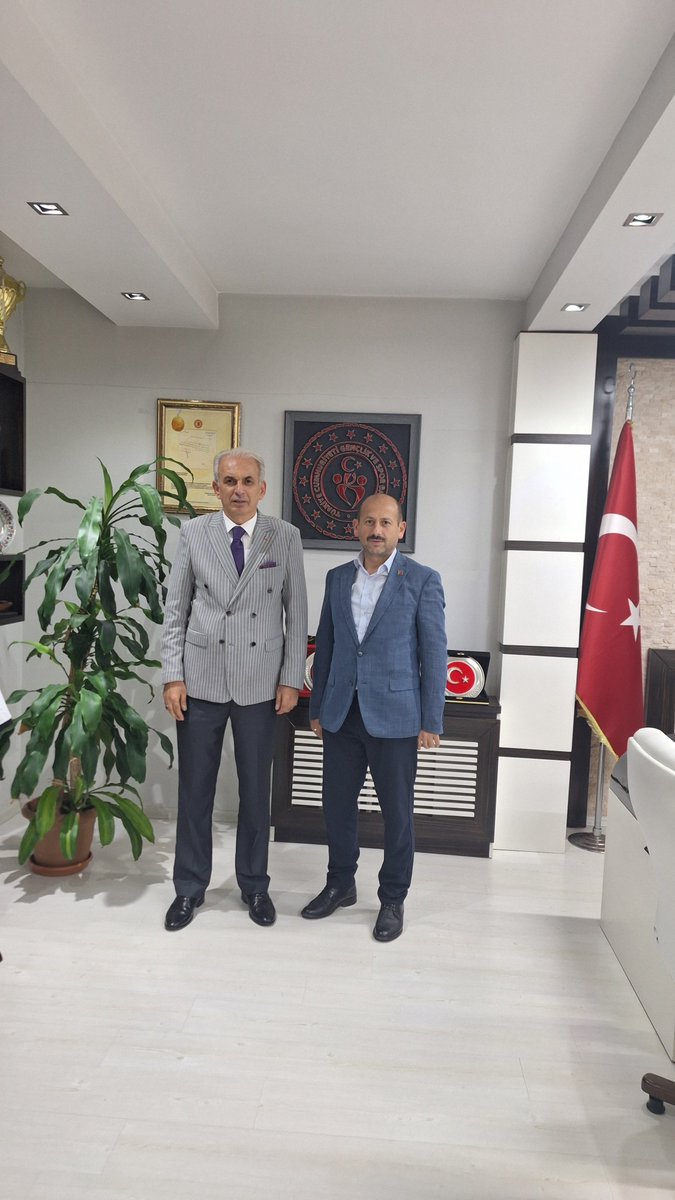 sinan0655's tweet photo. SAMSUN GENÇLİK VE SPOR İL MÜDÜRÜ Sayın Feyzullah DERECİ Dostumu makamında ziyaret ettim.Çok keyifli akşam sohbetimiz oldu.Misafirperverliği, hoşsohbeti ve herzamanki gibi nezaketi için kıymetli dostuma çok teşekkür ediyorum. https://t.co/3TxLXZIOIr