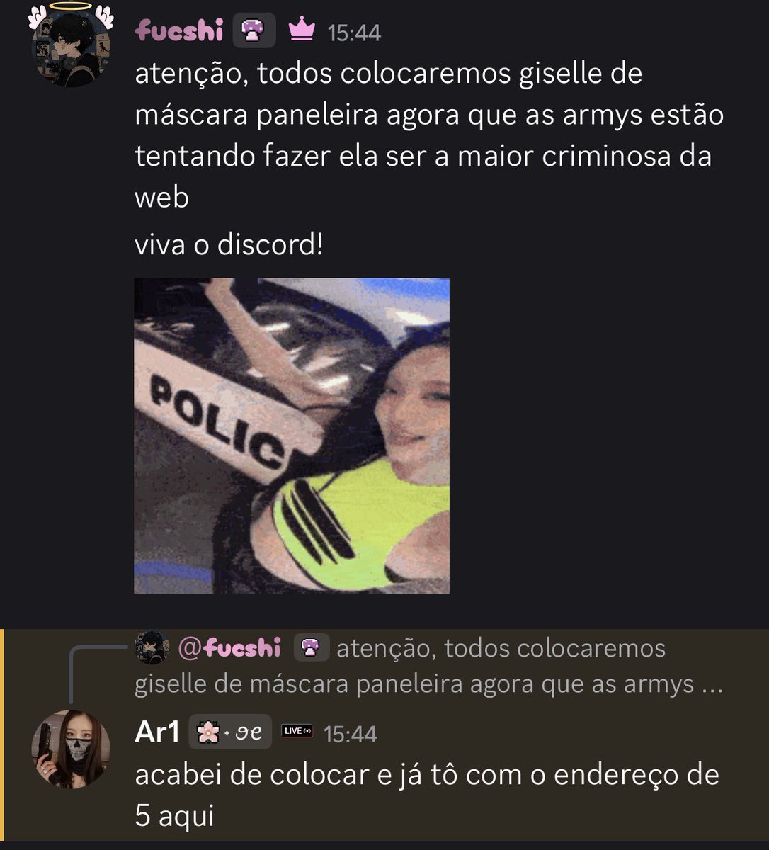 fucshico's tweet photo. enquanto isso, no meu servidor... https://t.co/LAg9CdnHZ7