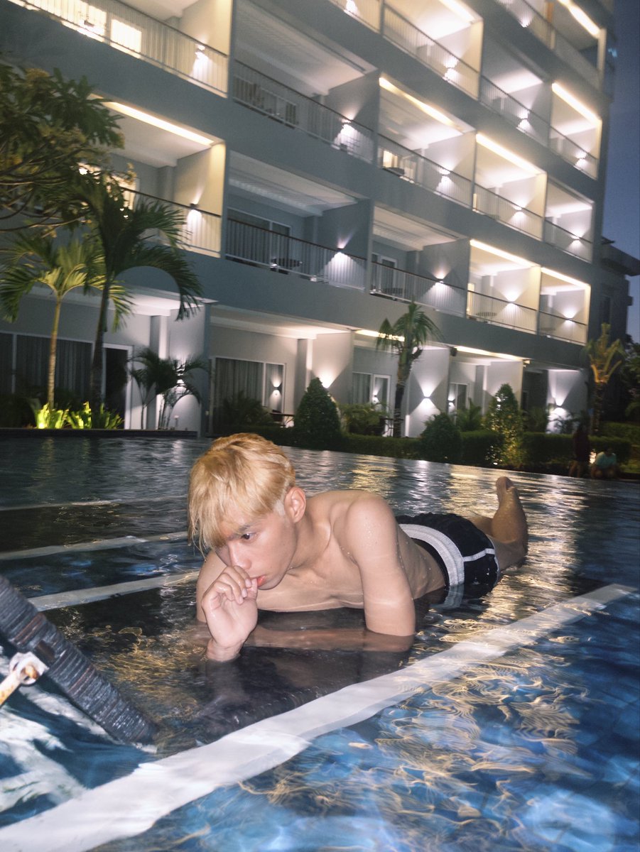 trulynotabey's tweet photo. one summer night ~ https://t.co/rfyZVmY4l1