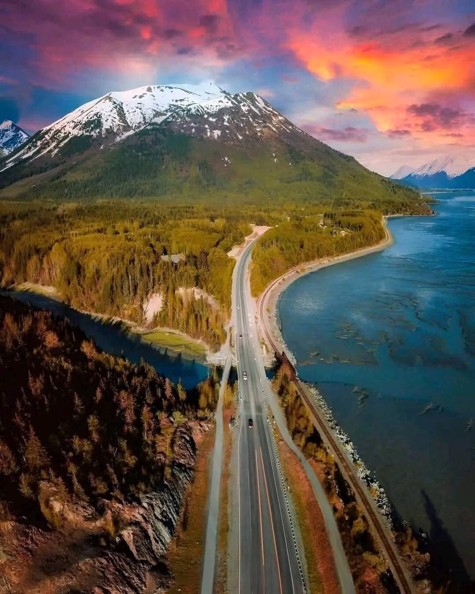 DNatives67667's tweet photo. Seward Highway, Alaska 🇺🇸 https://t.co/QZ1tCtsSXT