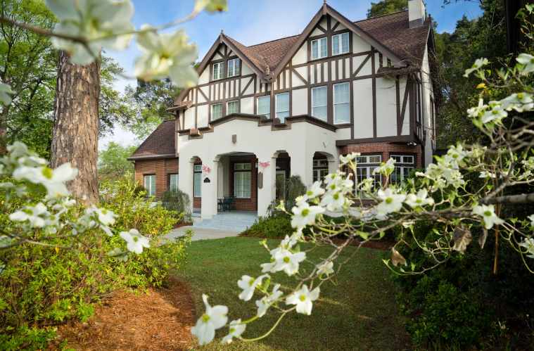 nashlifestyles's tweet photo. In Macon, music history is not something you simply read about. It is something you can still see, hear and experience. This is the city that shaped legends like Otis Redding, Little Richard &amp; The Allman Brothers Band, and its influence continues today. https://t.co/mqD92rM8vc https://t.co/fgOLtcwrez