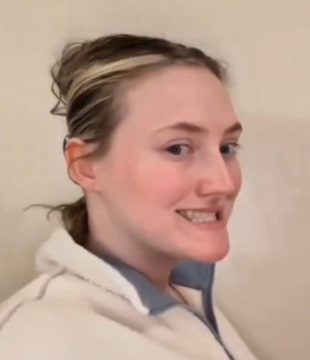 gunsnhoney's tweet photo. I take back everything I said about young and cute and sweet, this girl got witch physiognomy💀 no wonder she came for my neck lmfAOO https://t.co/6mow5ZvMoo