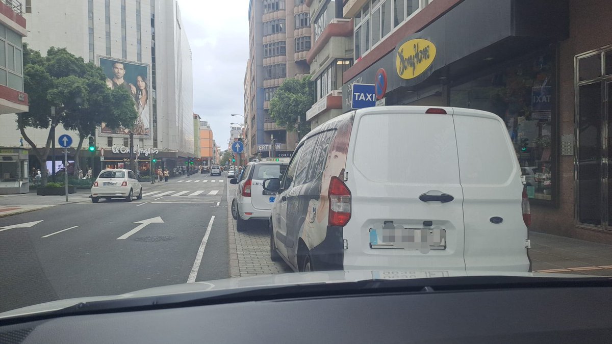 AUTAXILASPALMAS's tweet photo. @lpgcmovilidad Recordamos que el SERVICIO TAXI ES PUBLICO Y ABANDONADO https://t.co/mWkU90l3Ao