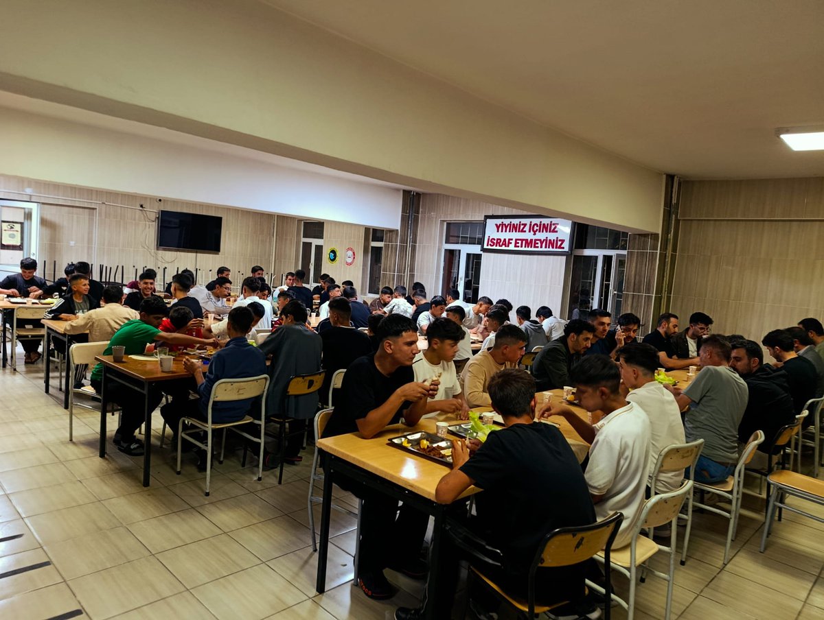 agrigenconder's tweet photo. Ağrı @agr_onder olarak @Agriihl04 ve @Hayatkaihl okullarımızdaki öğrencilerimizi şampiyonlar turne ekibimizle tekrardan bir araya getirdik öğrencilerimize bilgi ve deneyimlerini aktaran kardeşlerimize teşekkür ederiz.💫 @onderihl @onderbulten  @aceylantr @halukcakan12 @Turgutzm2 https://t.co/pmJ7zURDV5