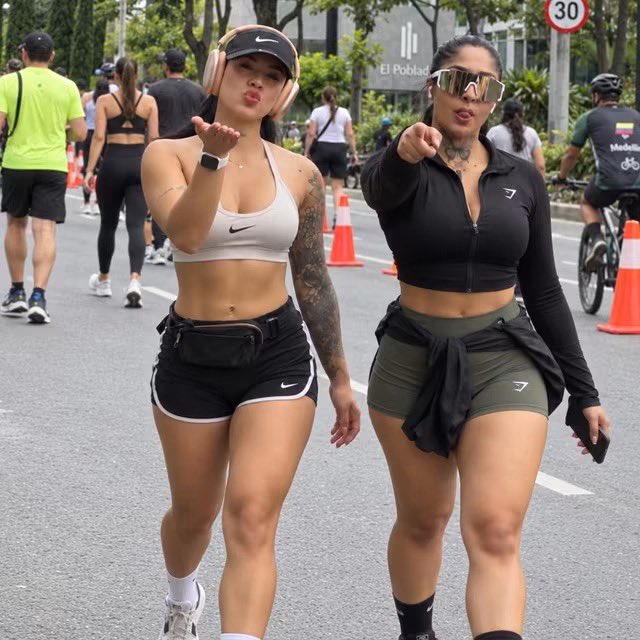 LatinssCom tweet picture