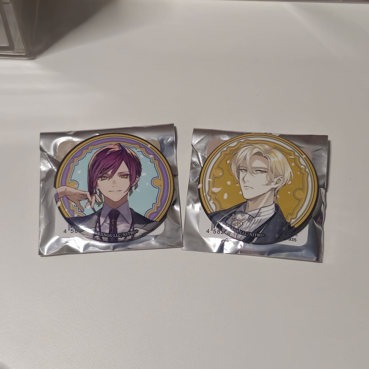 unruika's tweet photo. wts/wtt badge anniversary omokage &amp; tomita gou

wtt -> badge unji/unshou/chougi (bisa +uang/trade both) or other unji merch!

wts -> 65k each lewat 🍊/manual

#warungtkrb #warungtoukenranbu https://t.co/ckveOFQlyF