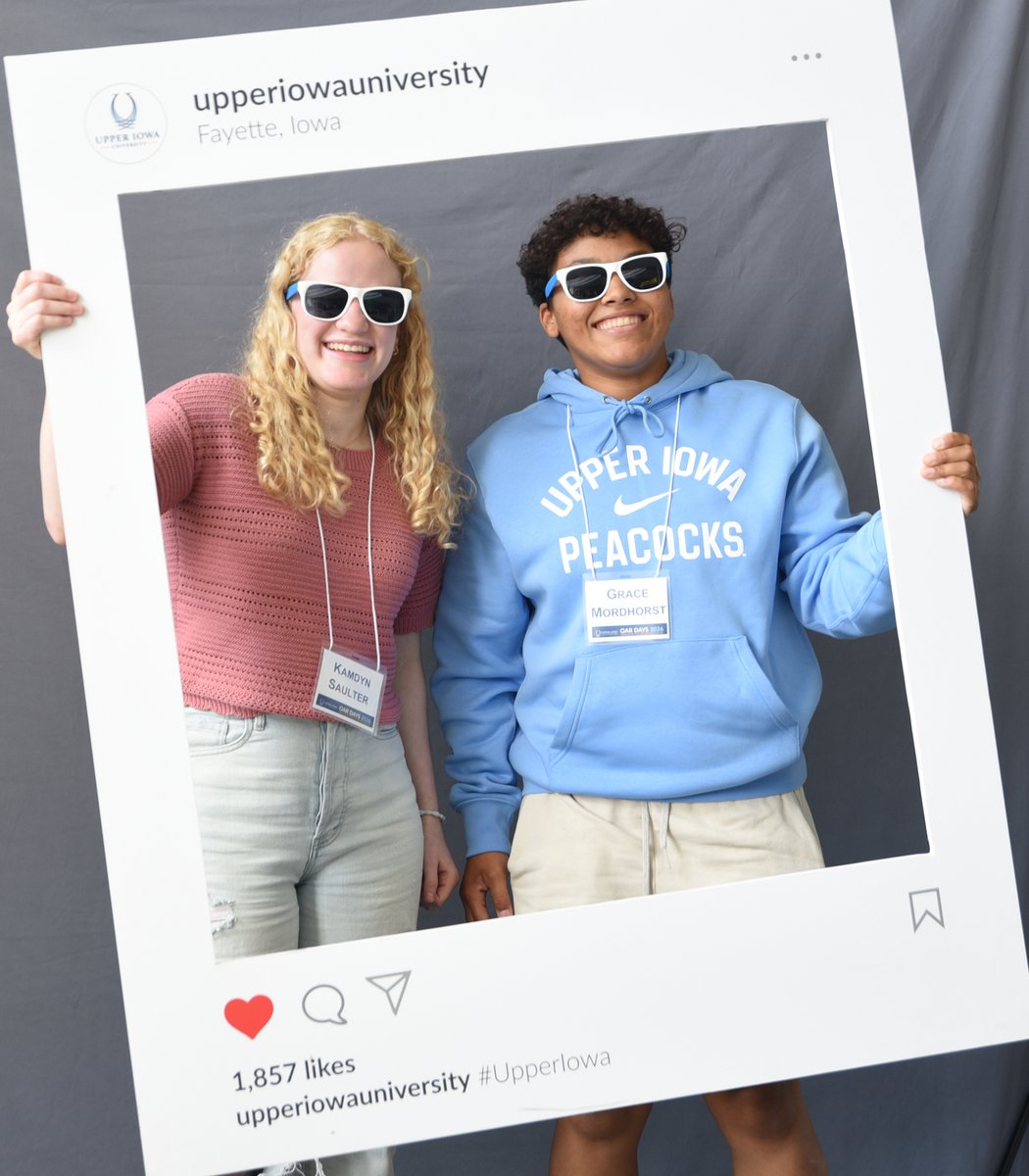 UpperIowa's tweet photo. Consider this your sign to come see us. 👀🦚 Visit UIU on October 3 or October 9 to explore campus, meet the Peacock family and picture yourself here. 💙

https://t.co/3iATpH90q9 https://t.co/cuFNjgpgNp
