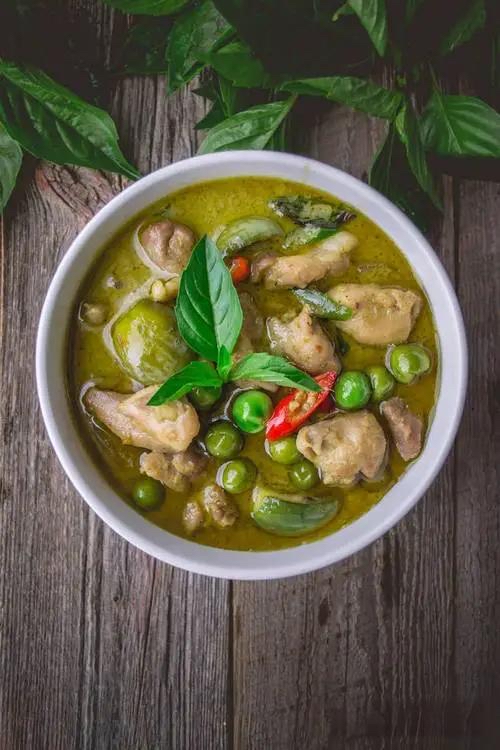 btsconcert1004's tweet photo. Craving something adventurous Dive into our fragrant Thai green curry with creamy coconut milk, tender chicken u0026 fresh basil—pure comfort with a spicy kick! https://t.co/64EvVHXrTk
