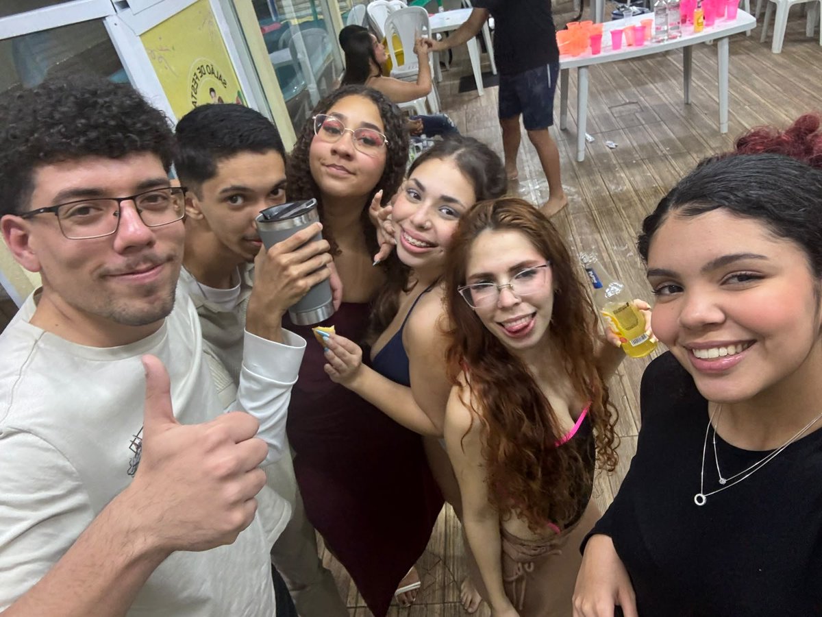 hs_cacheadinha's tweet photo. Obrigada a todos foi incrível 
Meus 20tão https://t.co/KaI2A8vgGy