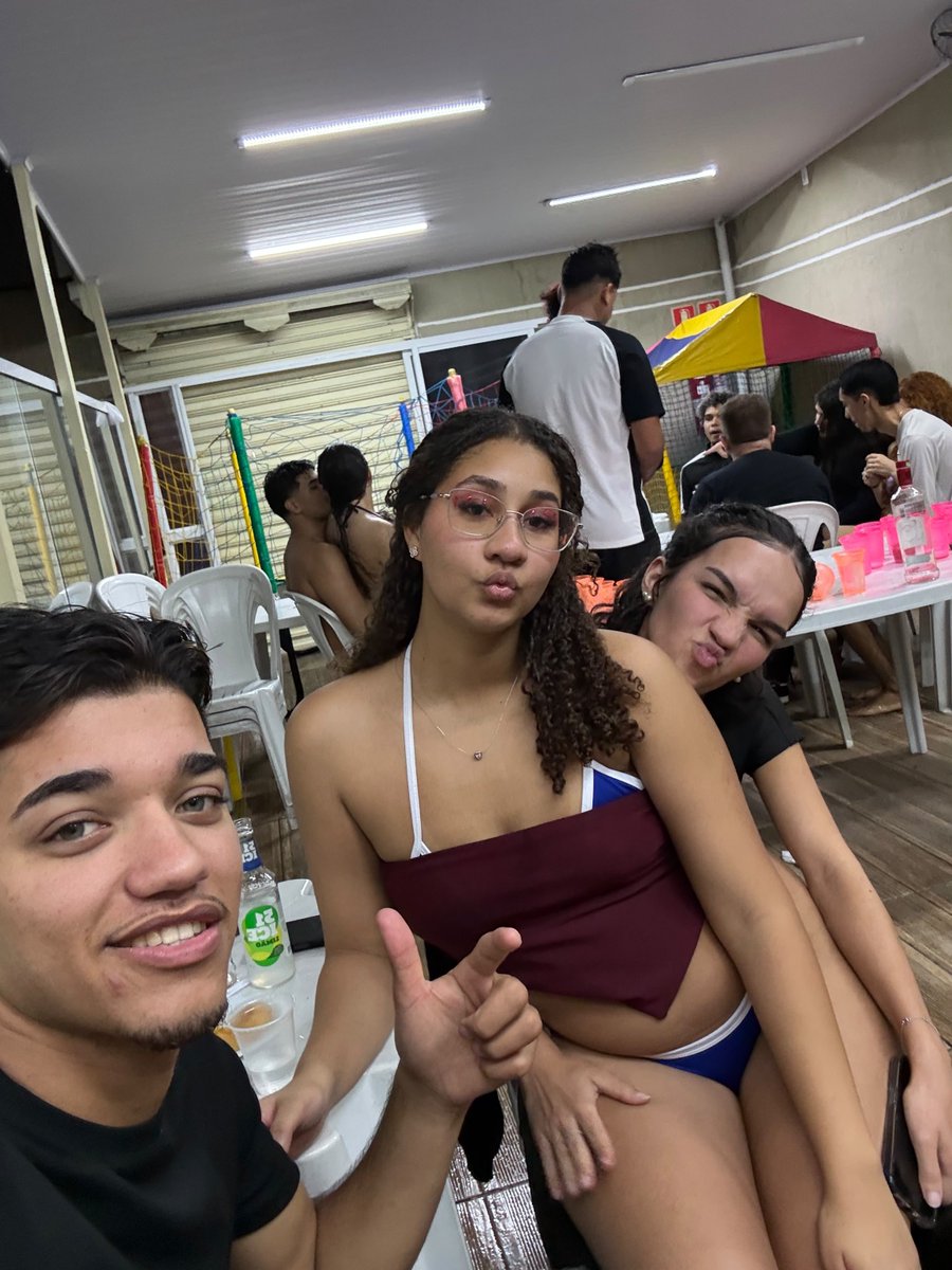 hs_cacheadinha's tweet photo. Obrigada a todos foi incrível 
Meus 20tão https://t.co/KaI2A8vgGy