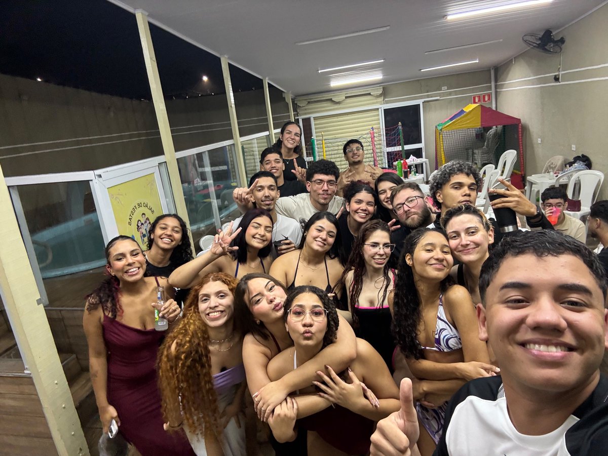 hs_cacheadinha's tweet photo. Obrigada a todos foi incrível 
Meus 20tão https://t.co/KaI2A8vgGy