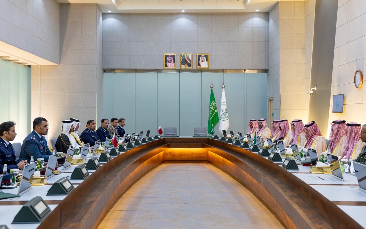 KHK's tweet photo. ترأست اليوم مع أخي صاحب السمو الملكي الأمير عبدالعزيز بن سعود بن نايف آل سعود، وزير الداخلية بالمملكة العربية السعودية الشقيقة، اجتماع اللجنة الأمنية والعسكرية المشتركة بالرياض، وأكدنا متانة الشراكة الأمنية بين بلدينا، وما تحظى به من دعم قيادتي البلدين الشقيقين. https://t.co/xHRyNUfkhV