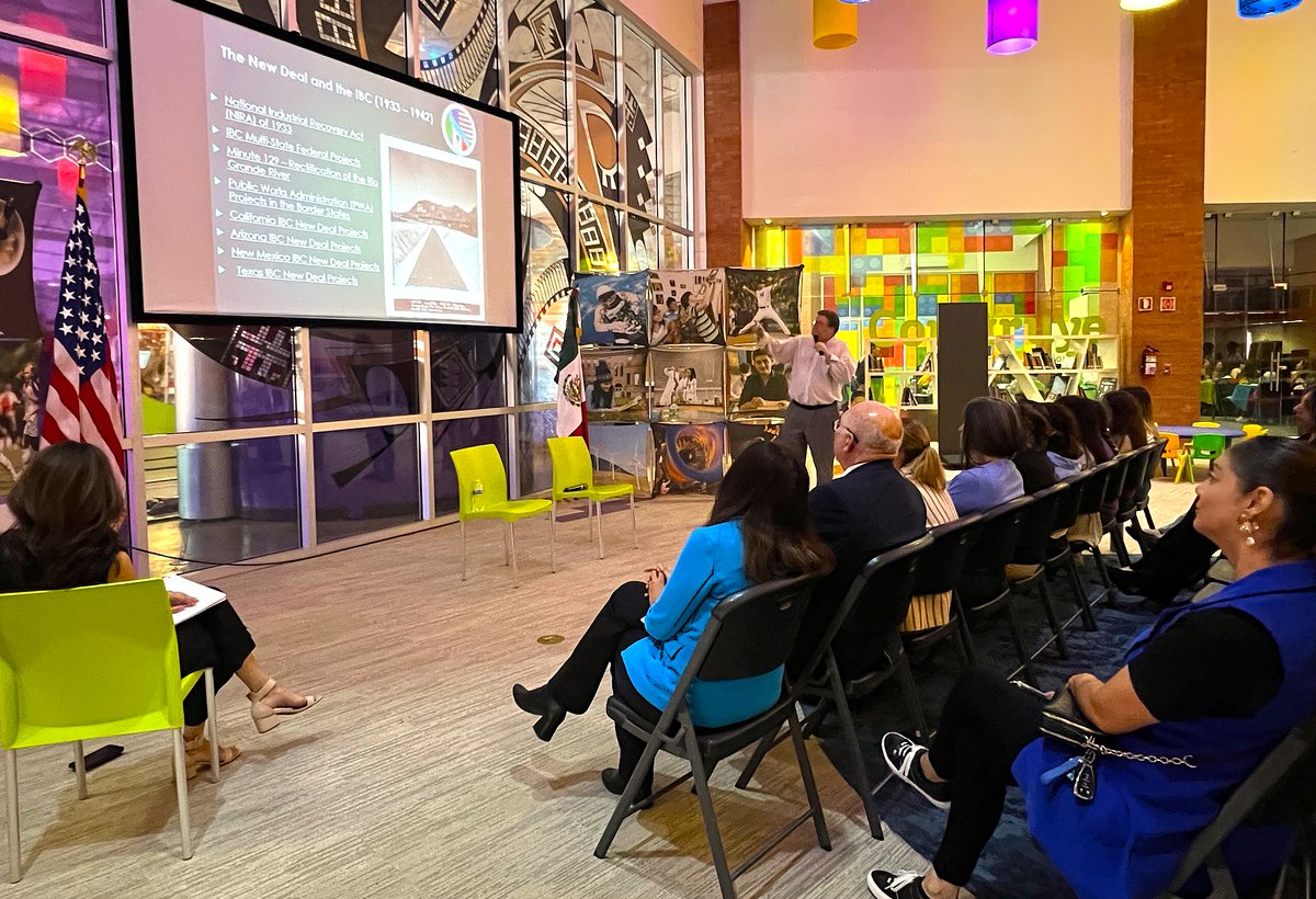 USCGCdJuarez's tweet photo. 🌊🇺🇸🇲🇽 ¡Los ríos también nos conectan!

El Espacio Americano en @La_Rodadora arrancó “Conexión Binacional”, una nueva serie mensual para conversar sobre los temas que unen a nuestras comunidades a ambos lados de la frontera.

En nuestra primera edición, “Donde los ríos nos conectan”, expertos de la @usibwc, Mark Howe y Rita F. Crites, compartieron la historia de la cooperación entre Estados Unidos y México en materia de agua y los esfuerzos actuales para conservar el Río Bravo, junto con sus contrapartes de la @cilamexico. 💧🌱

La cooperación binacional se traduce en acciones concretas para nuestras comunidades fronterizas. 
Porque detrás de cada río hay historia, recursos compartidos y trabajo conjunto para enfrentar retos comunes. 🇺🇸🤝🇲🇽