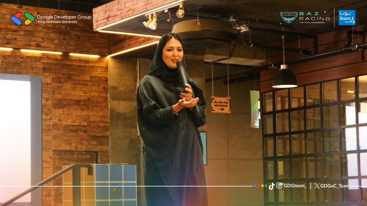 gdgoc_team's tweet photo. نظرة عن قرب على أهم المفاهيم والمجالات التقنية في مسار التقنية ضمن برنامج مسارات مع الاستاذة سارة القشقري💡

#lifeatbupaarabia | #مسارات_الغد | #GDGoC https://t.co/QNr9HNaew2
