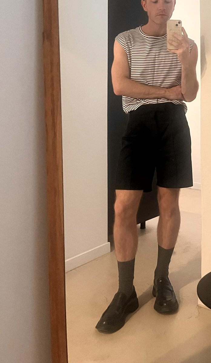 Plant4321's tweet photo. Clothes?! What a concept https://t.co/EYvv9FNnKH